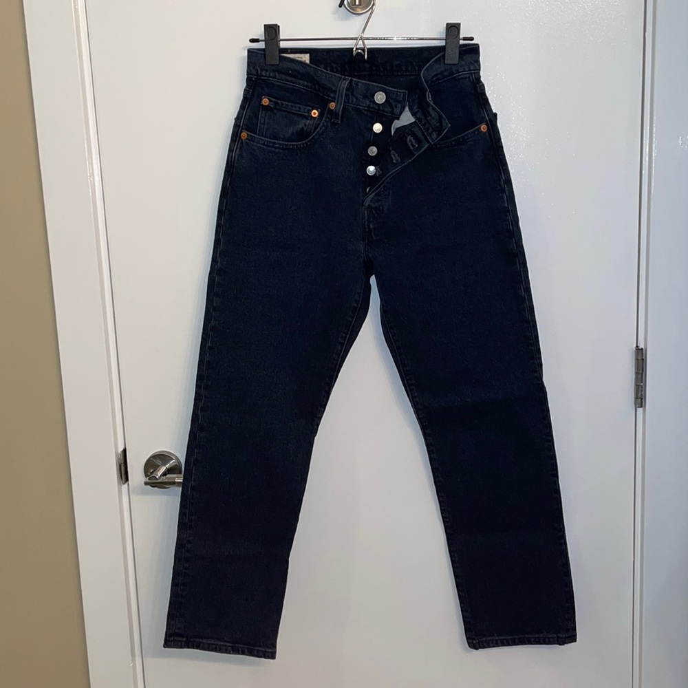 NWOT Levi’s 501s 26W cropped length (26”)